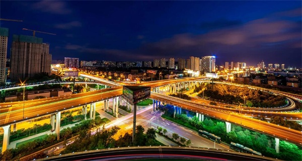 從業(yè)亮化設計應當具備哪些亮化資質？必須配備什么人員？